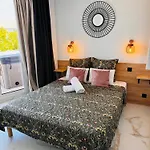 Apartment Penthouse - Jacuzzi - Terrace - Parking - 2 Pools Antibes