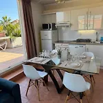 Апартаменти Penthouse - Jacuzzi - Terrace - Parking - 2 Pools