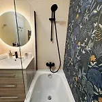Апартаменти Penthouse - Jacuzzi - Terrace - Parking - 2 Pools *