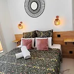 Апартаменти Penthouse - Jacuzzi - Terrace - Parking - 2 Pools