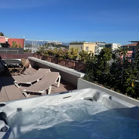 Penthouse - Jacuzzi - Terrace - Parking - 2 Pools 昂蒂布
