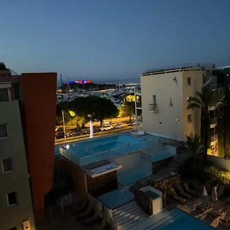 Penthouse - Jacuzzi - Terrace - Parking - 2 Pools