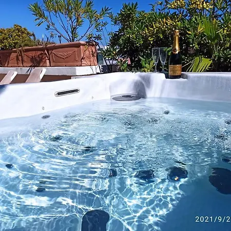 Penthouse - Jacuzzi - Terrace - Parking - 2 Pools * 昂蒂布