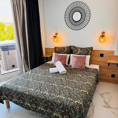 公寓 Penthouse - Jacuzzi - Terrace - Parking - 2 Pools 昂蒂布