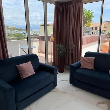 Penthouse - Jacuzzi - Terrace - Parking - 2 Pools Διαμέρισμα *