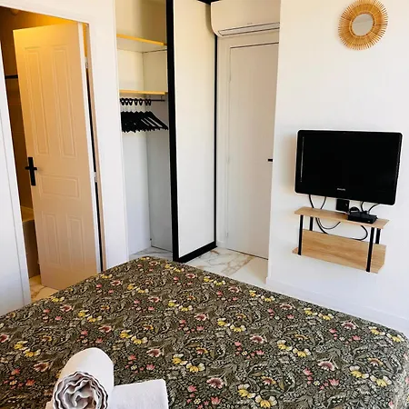 Penthouse - Jacuzzi - Terrace - Parking - 2 Pools 昂蒂布