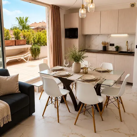 Penthouse - Jacuzzi - Terrace - Parking - 2 Pools Διαμέρισμα