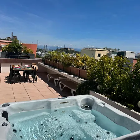 Penthouse - Jacuzzi - Terrace - Parking - 2 Pools 昂蒂布
