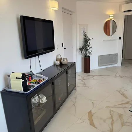 Penthouse - Jacuzzi - Terrace - Parking - 2 Pools * Antibes