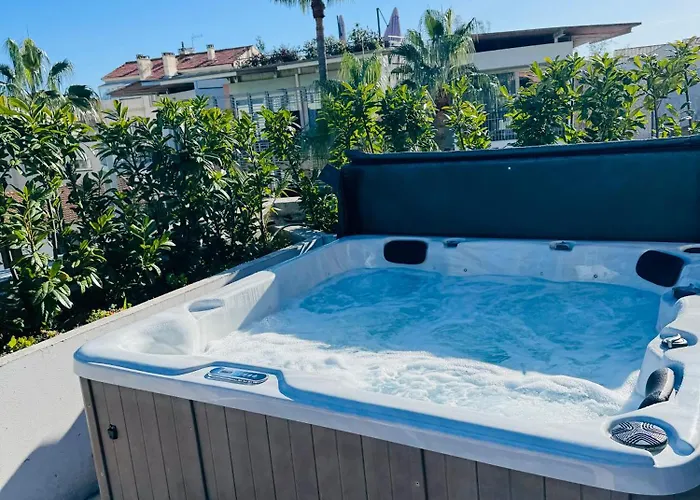 Penthouse - Jacuzzi - Terrace - Parking - 2 Pools Apartment Antibes