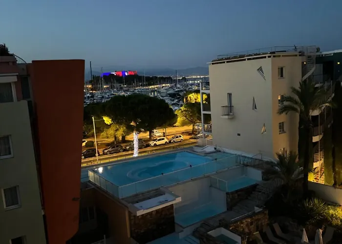 Penthouse - Jacuzzi - Terrace - Parking - 2 Pools