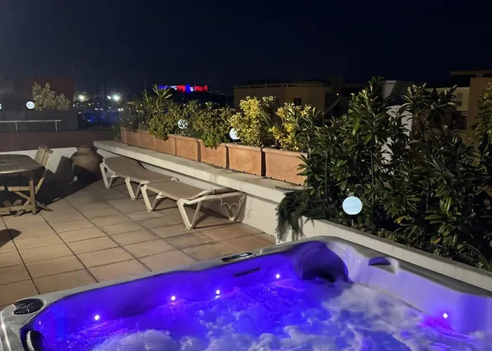 Apartment Penthouse - Jacuzzi - Terrace - Parking - 2 Pools